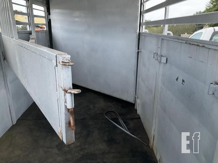 2007-chaparral-horse-trailer-image-6