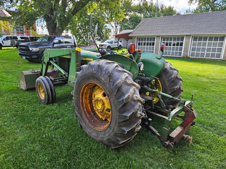 john-deere-2440-image-3