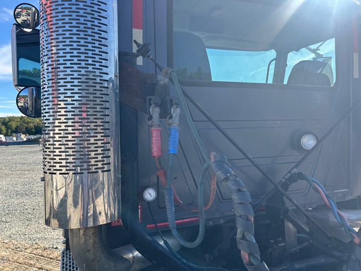2004-mack-ch613-image-24