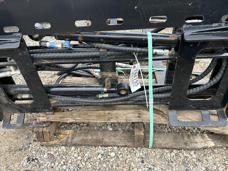 giyi-60"-side-shift-pallet-forks-image-6