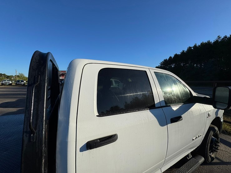 2020-dodge-3500-image-25