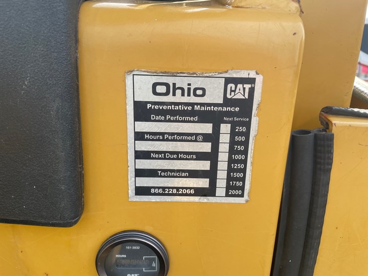 2005-caterpillar-d3g-xl-image-38