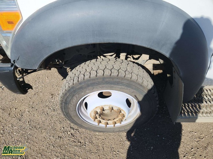2011-ford-f550-image-9