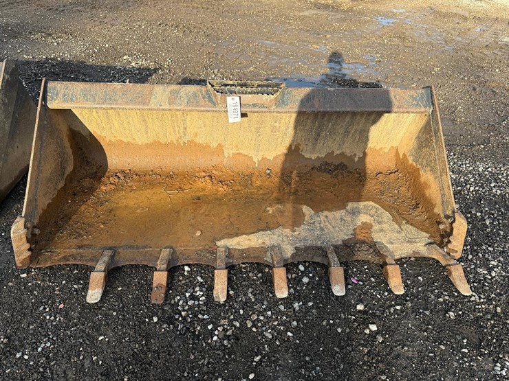 76”-skid-steer-tooth-bucket-image-1