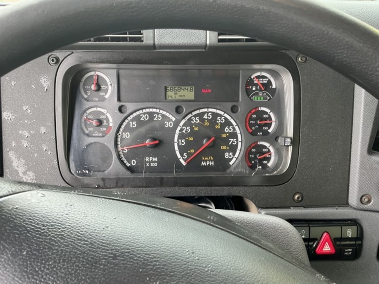 2016-freightliner-cascadia-113-image-18