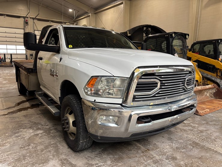 2015-dodge-ram-3500-image-3