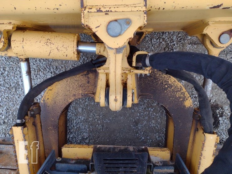 2000-deere-650h-lt-image-30