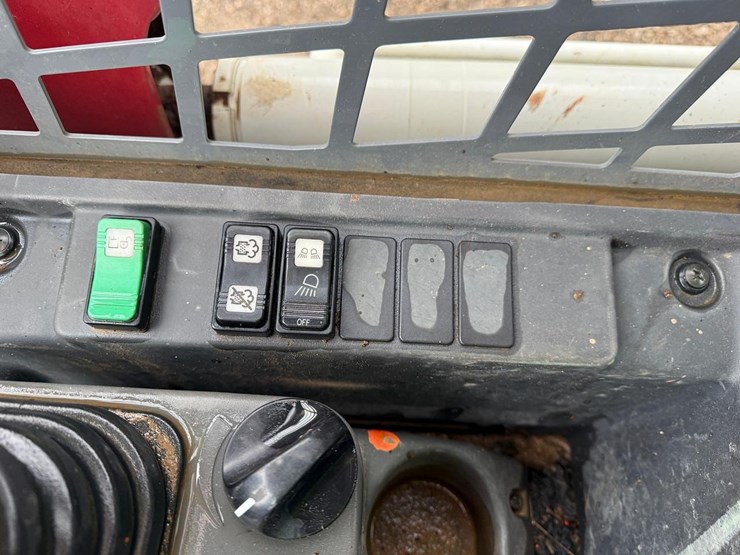 2023-takeuchi-tl8-image-25