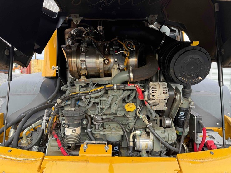 2021-deere-344l-image-18