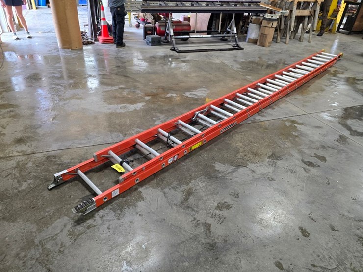 #9730-•-louisville-40'-extension-ladder-image-2