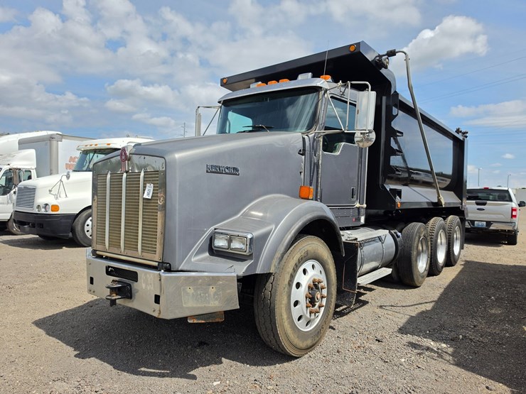 2013-kenworth-t800-image-1