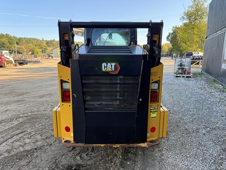 2020-caterpillar-242d3-image-3