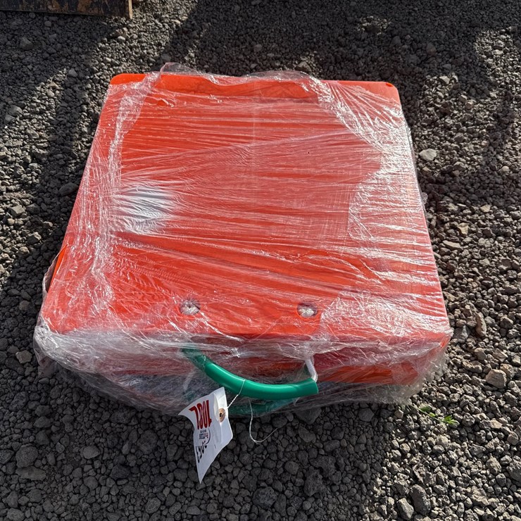 #1082 • QTY(4) 18" CRANE PADS