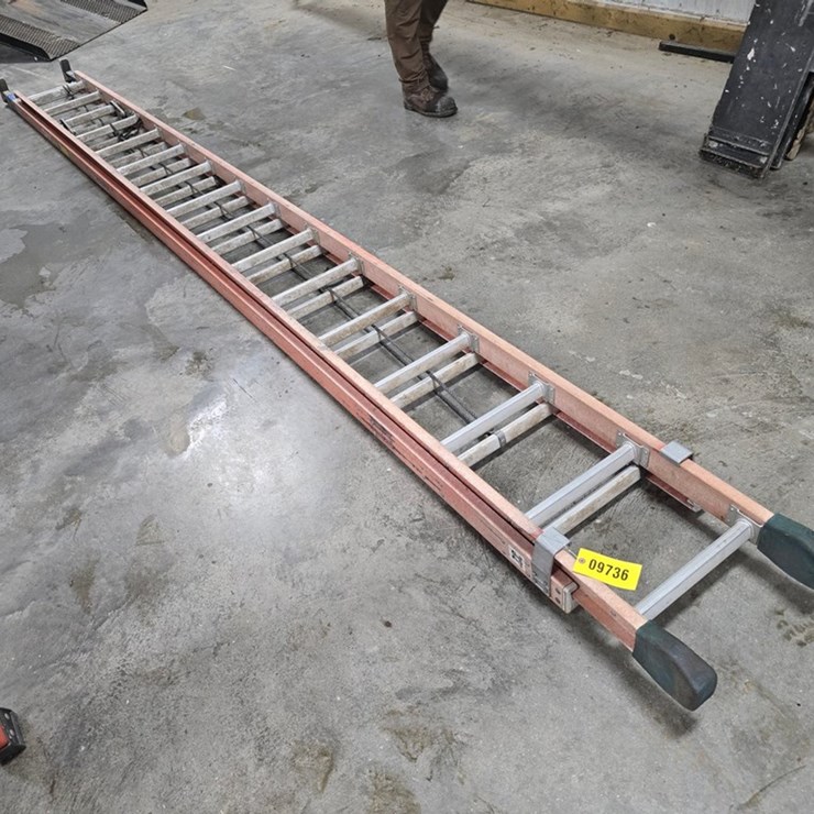 #9736 • Louisville 32' Extension Ladder