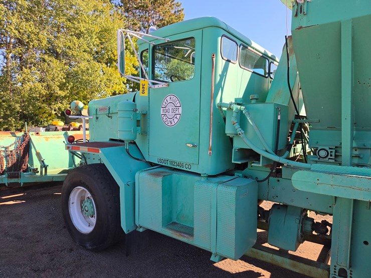 #3410-•-1974-oshkosh-p2025-1e1-plow-truck-image-22