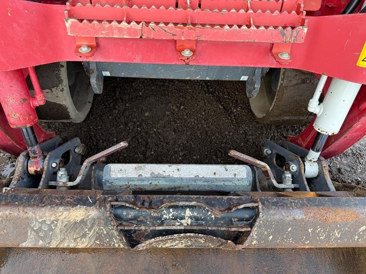 2020-takeuchi-tl8-image-10