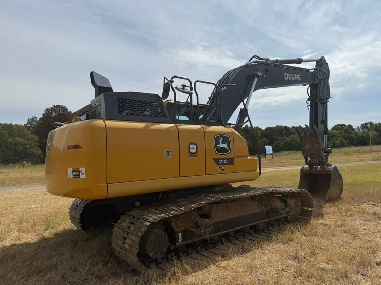 2024-deere-210g-lc-image-3