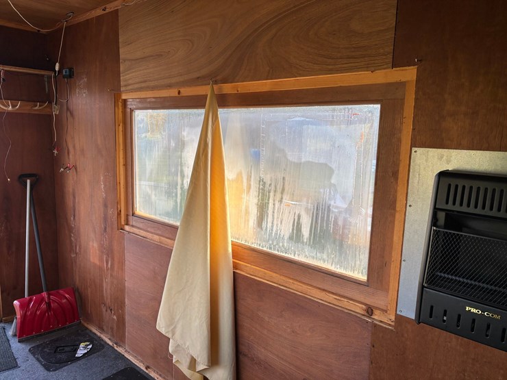 #1340-•-8-hole-ice-shack-(located-in-osseo,-wi)-image-4