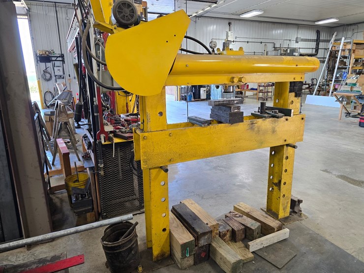 #2-•-zweifel-construction-auction-preview-photos-image-16