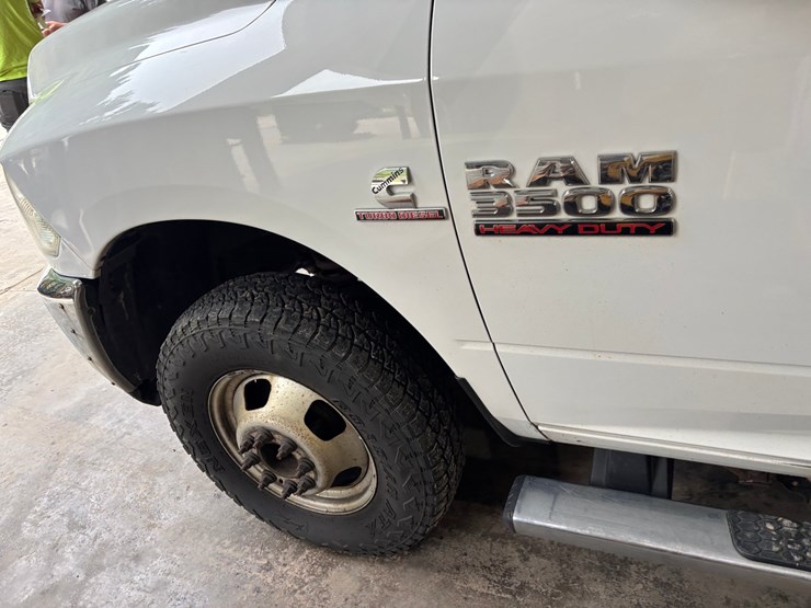 2015-dodge-ram-3500-image-10