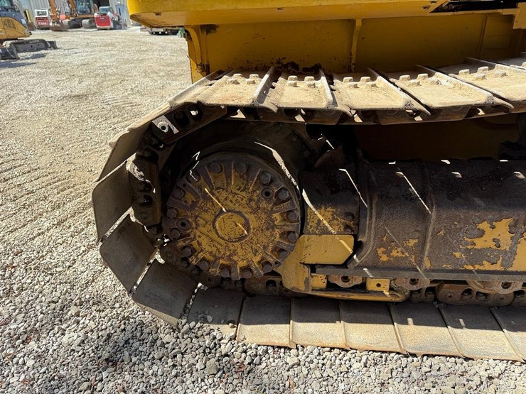 2016-caterpillar-d5k2-lgp-image-11
