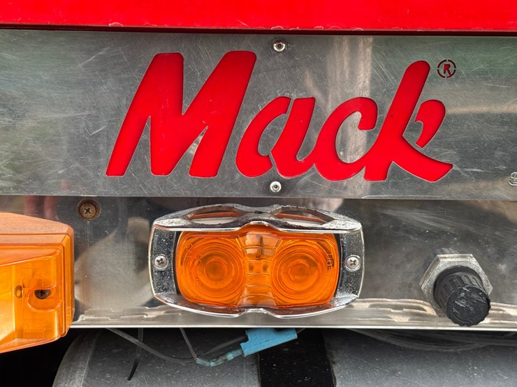 #1203-•-2004-mack-cv713-vacuum-pump-truck-(has-wi-title)-image-40