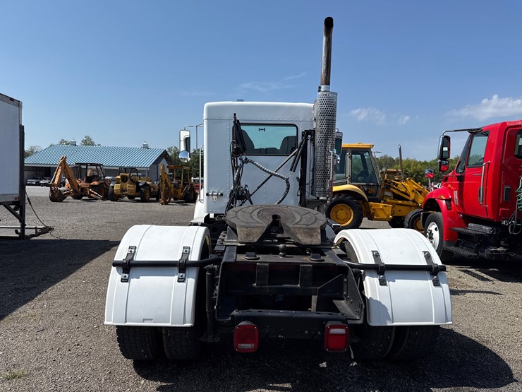 2010-kenworth-t370-image-7