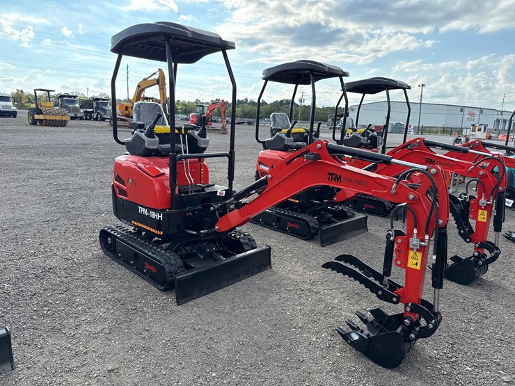 #1070-•-2026-tpm-18hh-mini-excavator-image-2