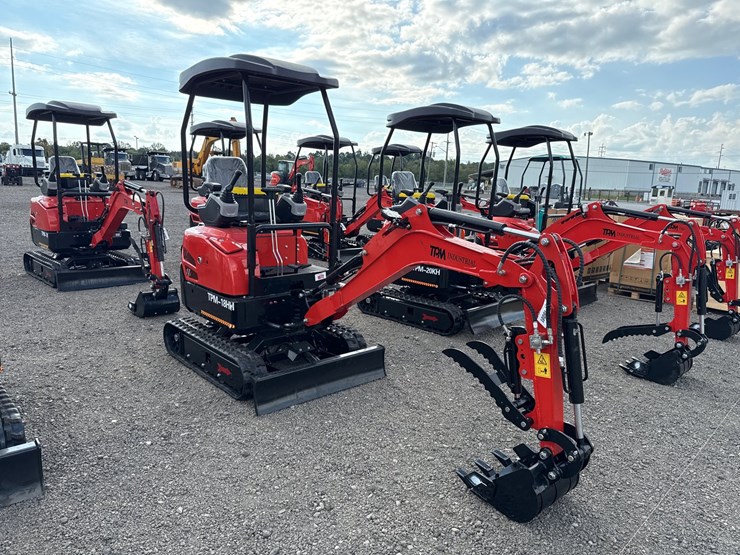#1072-•-2026-tpm-18hh-mini-excavator-image-2