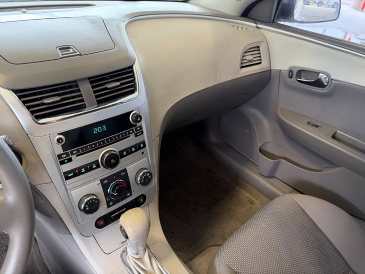 2012-chevrolet-malibu-sdn-image-19