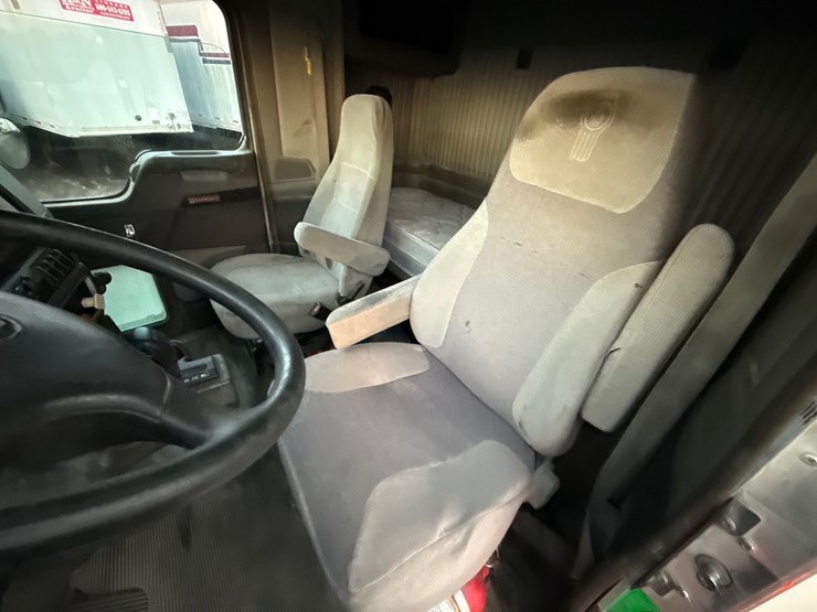 2013-kenworth-t660-image-14