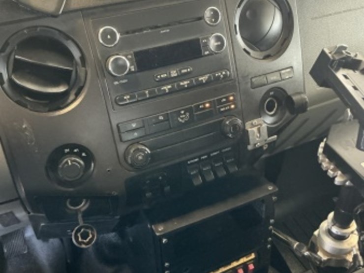 2015-ford-f550-image-19