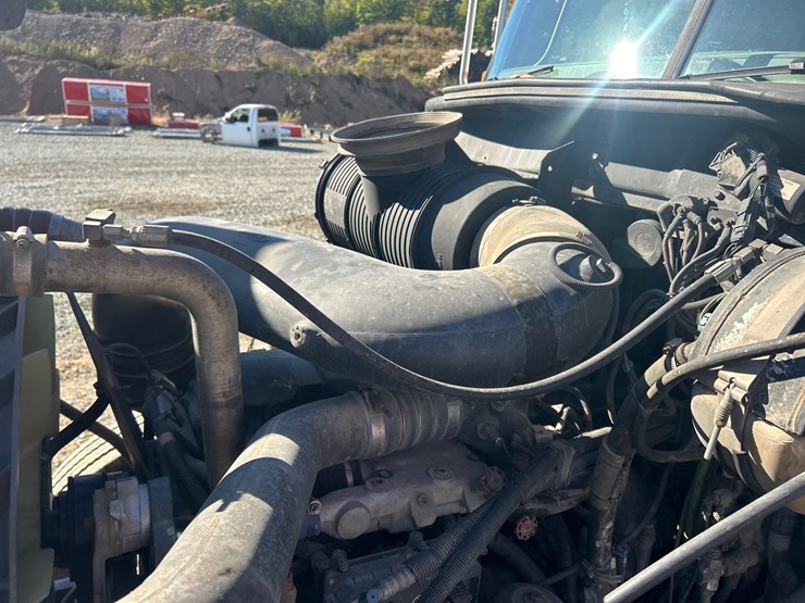 2004-mack-ch613-image-57