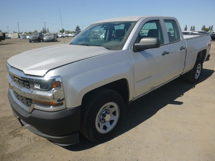 2018-chevrolet-1500-image-1