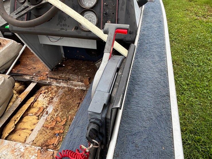 #1318-•-1989-16'-alumacraft-boat-(has-wi-title)-image-38