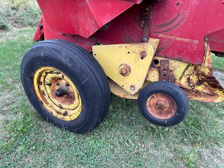 new-holland-hayliner-273-image-16