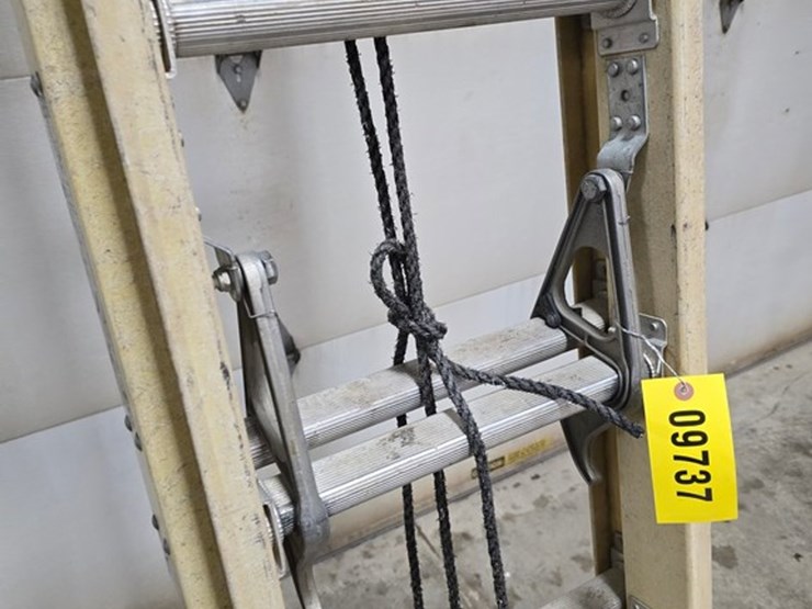 #9737-•-louisville-28'-extension-ladder-image-4