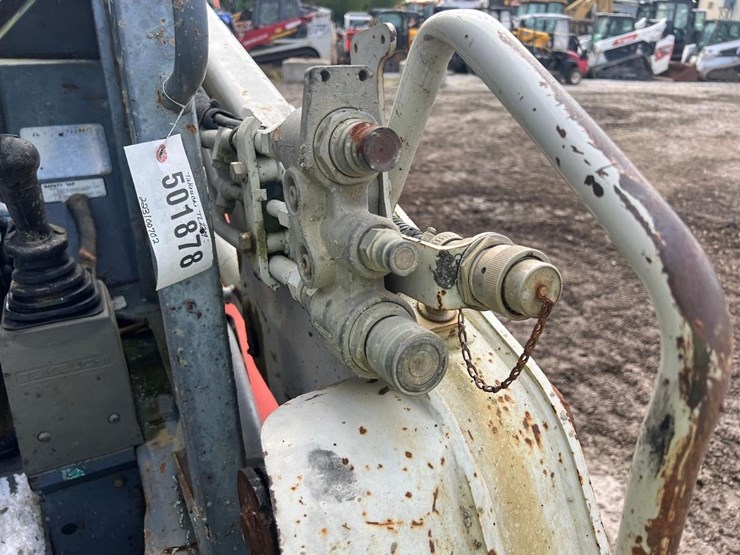2011-takeuchi-tl230-image-13