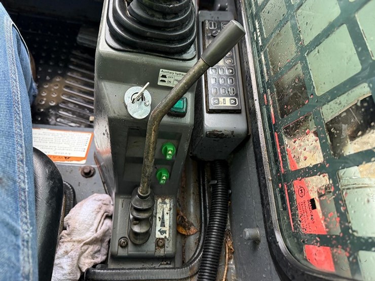 2012-takeuchi-tl250-image-25