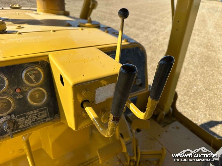 caterpillar-d6d-image-12