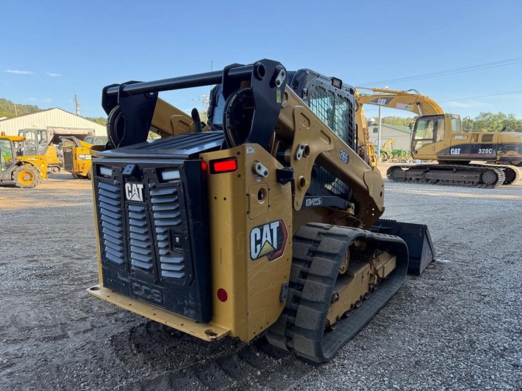 2024-caterpillar-265-image-4