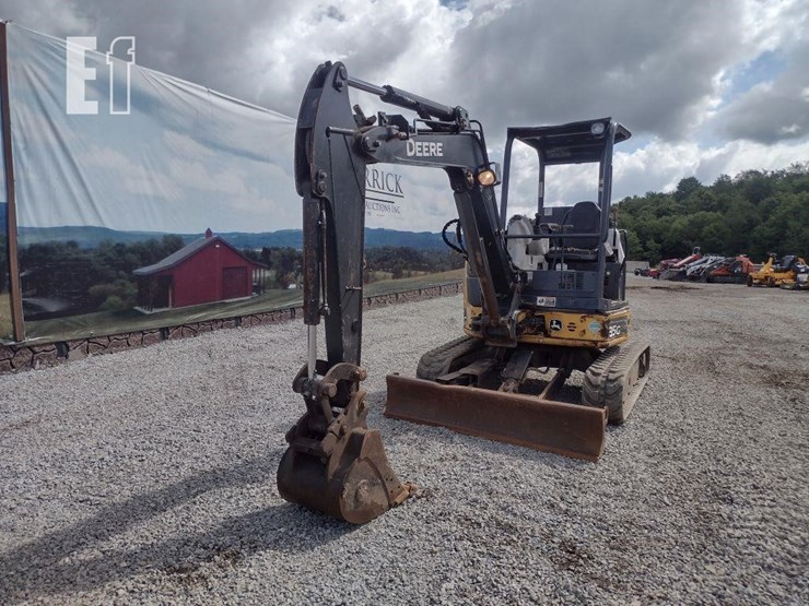 2015-deere-35g-image-37
