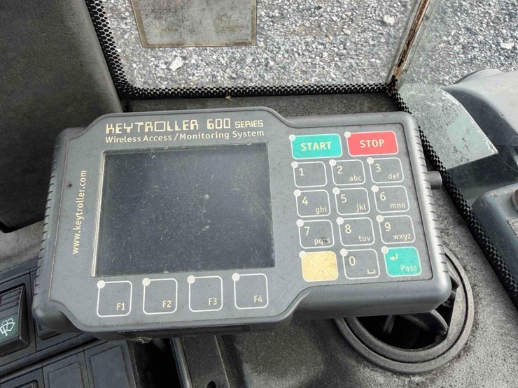 2013-deere-244j-image-28