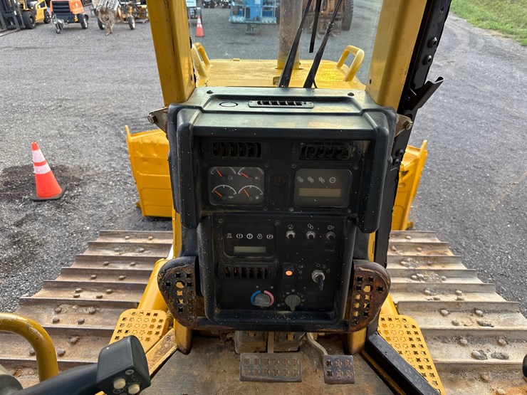 caterpillar-d6n-image-14