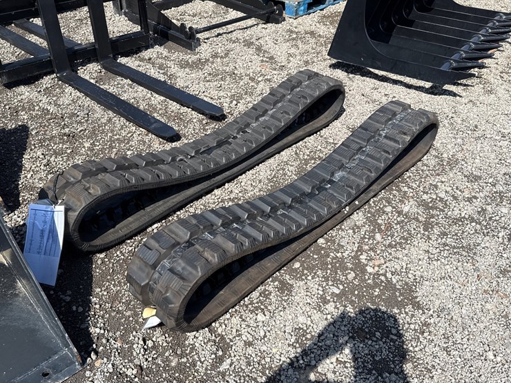 #2046-•-set-of-excavator-rubber-tracks-250-x-72-x-52-image-1