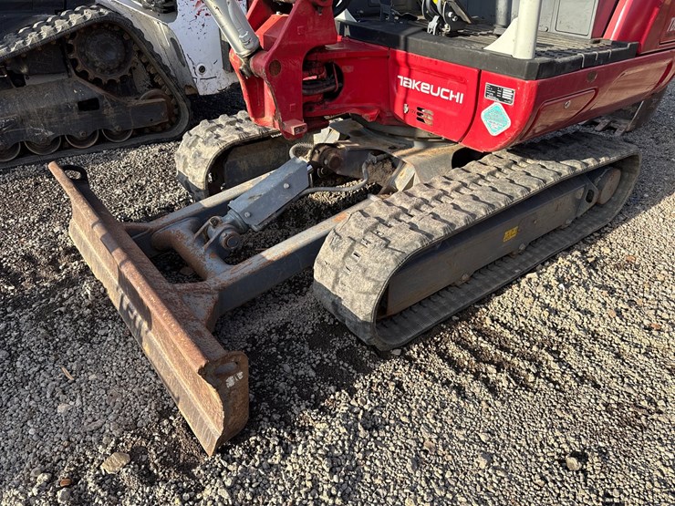 takeuchi-tb230-image-15