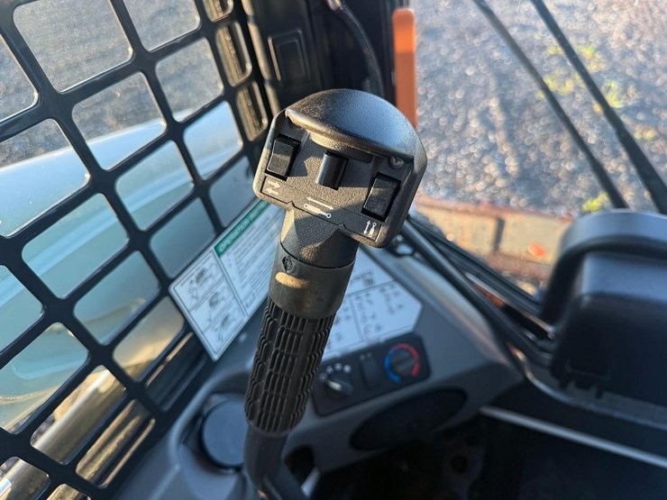 2017-bobcat-s550-image-19