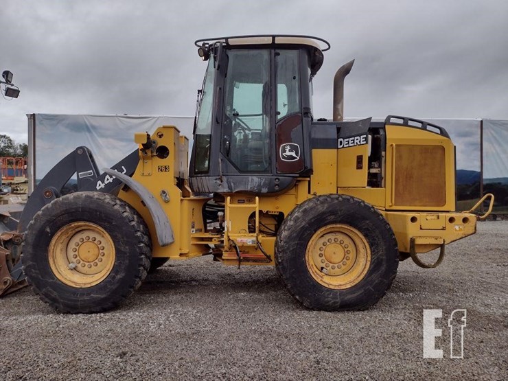 2006-deere-444j-image-13