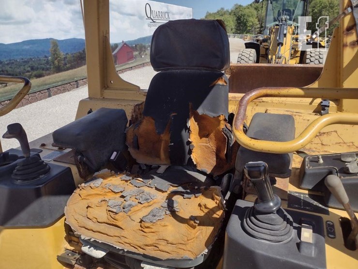 2003-caterpillar-d4g-xl-image-13