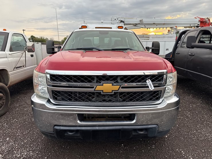 2013-chevrolet-3500-image-2